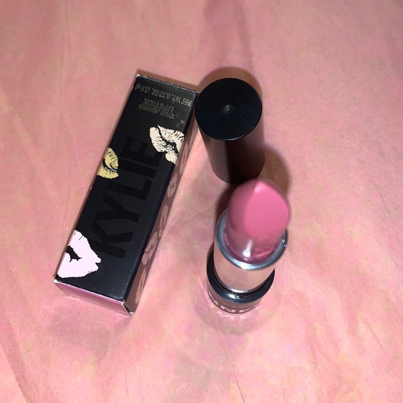 Kylie Jenner lipstick 💄 - Picture 2 of 9